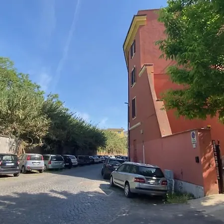 特拉斯提弗列火车站游客艺术旅馆 住宿加早餐酒店 *